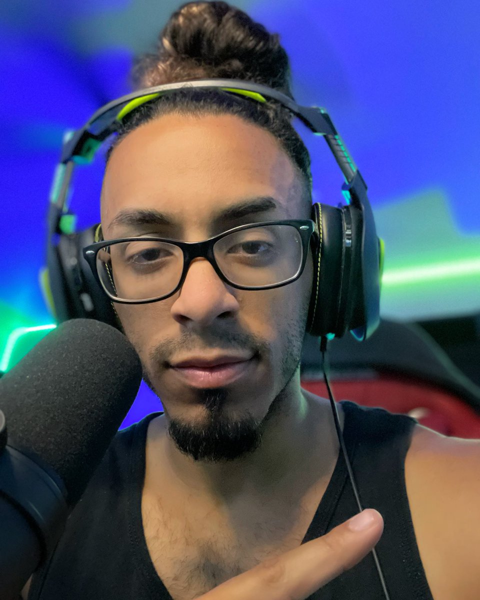 UchiGang's tweet photo. It’s Wednesday and you know what that means 😉 LAST STREAM BEFORE #EVO2022!!

If you’re a #RealOne YOU KNOW WHERE TO BE 😎☝🏽

➡️ https://t.co/iND5oUphL3 ⬅️

The #GrindToFullTime continues 🔥
#MultiVersus https://t.co/kmhhHHBzl3