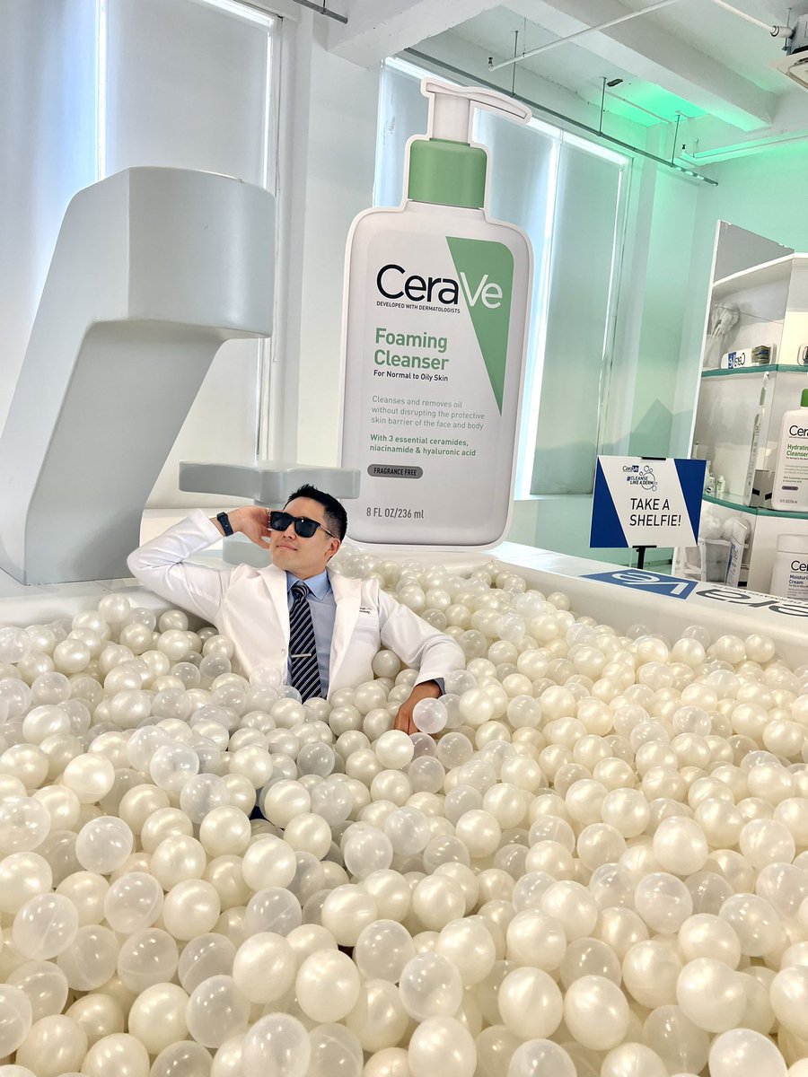 danielsugaimd's tweet photo. Great #CleanseLikeaDerm Event with @cerave ! Had a fun time sharing cleansing tips (know your skin type, avoid hot water, use your fingertips and no harsh scrubbing) yesterday in NYC! @lilpapivoni #dermatologist #drsugaiskincare #skincare https://t.co/1xhz4z8zeP