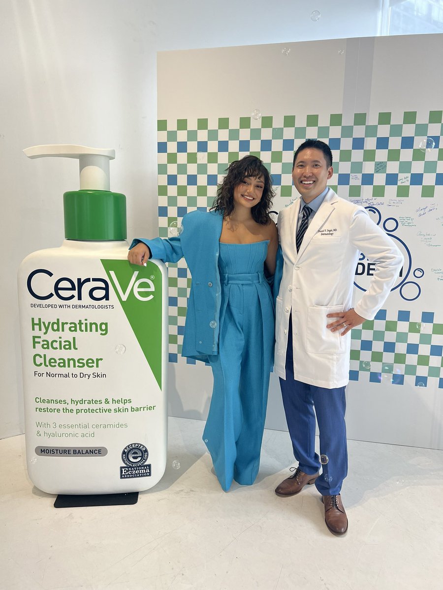 danielsugaimd's tweet photo. Great #CleanseLikeaDerm Event with @cerave ! Had a fun time sharing cleansing tips (know your skin type, avoid hot water, use your fingertips and no harsh scrubbing) yesterday in NYC! @lilpapivoni #dermatologist #drsugaiskincare #skincare https://t.co/1xhz4z8zeP