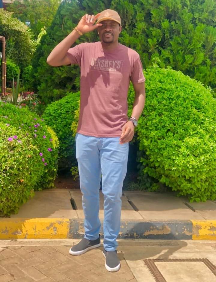 Babz_headmaster's tweet photo. African men be 28 years old living in their parents house talking about how Tupac is a legend.
My brother you need TUPAC your things & move out.
#tbt #PokemonPresents
#amkk_ke #TheHeadFix #KeaDrive
Dj Babz The Headmaster https://t.co/fs5VGdcI6O