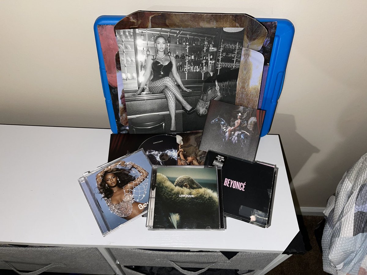 WSabrinaiscool's tweet image. #Renaissance box came today 😜😍🥰🥰🥰 @Beyonce Love you!!! 😍wish I could find my other 3 albums 🤣🤣🤣!!!! When this tour coming…… #beyonceisBACK #Beyonce #beyoncerenaissance #RENAISSANCEWorldTour