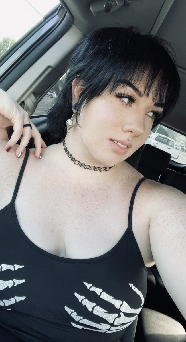 TheFaylor's tweet image. I have finally ascended into full bisexuality yee haw ✌🏻