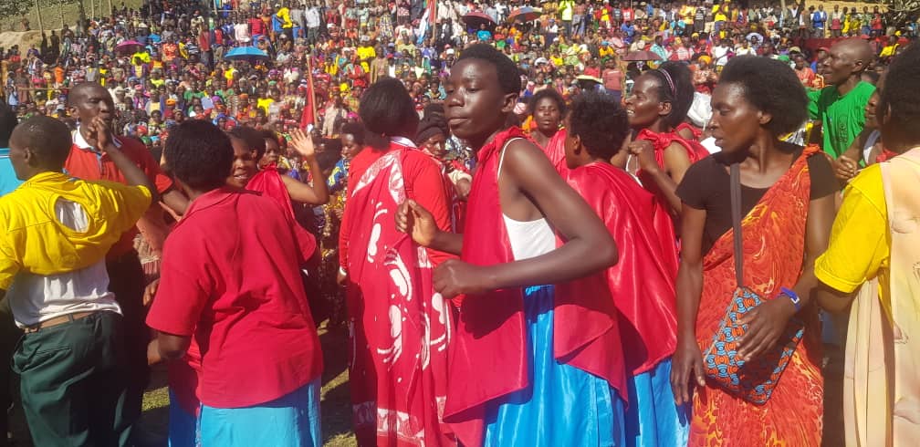 KamubugaS's tweet photo. @gakenkedistrict, Abaturage ba @Kamubugasect barashimira ES @inzizabosco wimuriwe mu murenge wa GASHENYI nyuma y'imyaka 4 amaze abayobora. Barashima ko cyabaye igihe cyo kwesa imihigo no gutwara ibikombe @RwandaLocalGov @gatjmv @NyirarugeroD @MushaijaGeoffr3 @NizeyimanaJmv13 https://t.co/pstrEoGFKU
