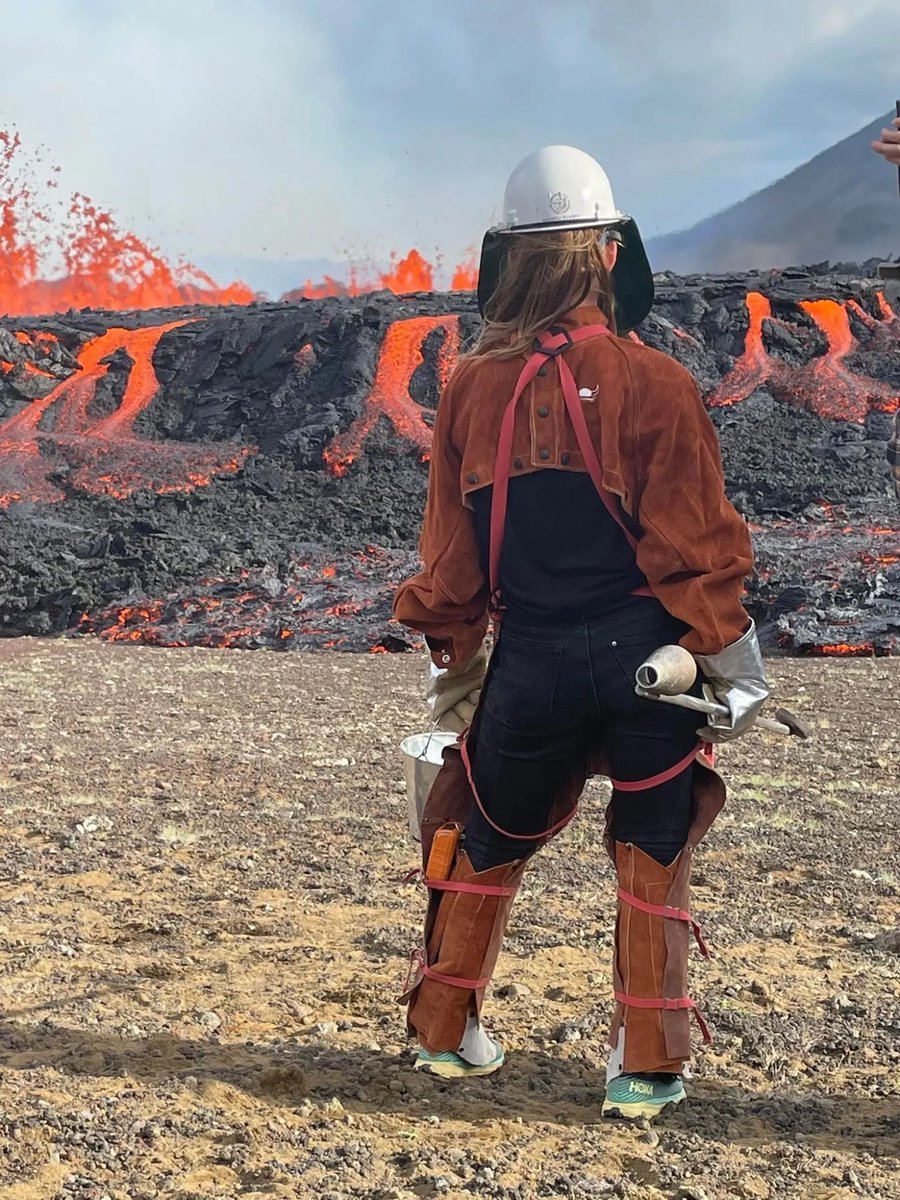 TJQPNI's tweet photo. Great pics from @rvkgrapevine of the new eruption which started yesterday 3/8/22  at #Fagradalsfjall. A fissure 100+m long already with a large magma pool flowing from it. #volcano #Iceland https://t.co/Cb0PlNEFEi
