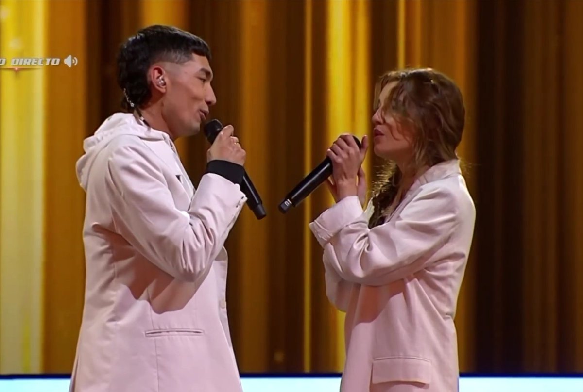 crojasg19701's tweet image. #granfinalthevoice #TheVoiceCHV antes que termine la temporada, para mí la mejor performance y la cual he visto muchas veces y aún me emociona. Aquí se ganó mi admiración Pablo Rojas con la gran complicidad de Clara 👏👏👏