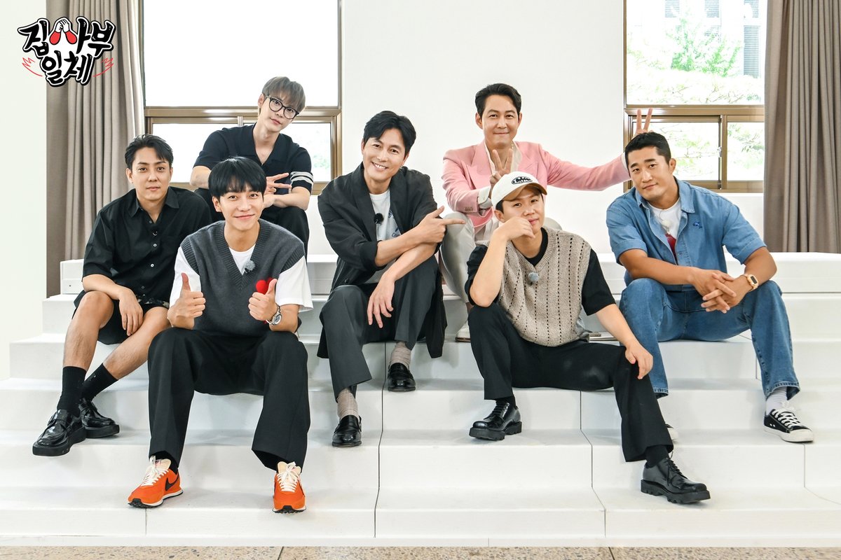 SBSNOW's tweet photo. 집사부에 찾아온 충무로 대표 깐부 이정재 X 정우성
훈훈한 단체샷 촬영 현장 공개📸

SBS <집사부일체>
☞ 매주 [일] 저녁 06시 30분 방송

#SBS일요예능 #집사부일체 #집사부
#이승기 #양세형 #김동현 
#은지원 #도영
#이정재 #정우성 https://t.co/OZJ9aUWx1w