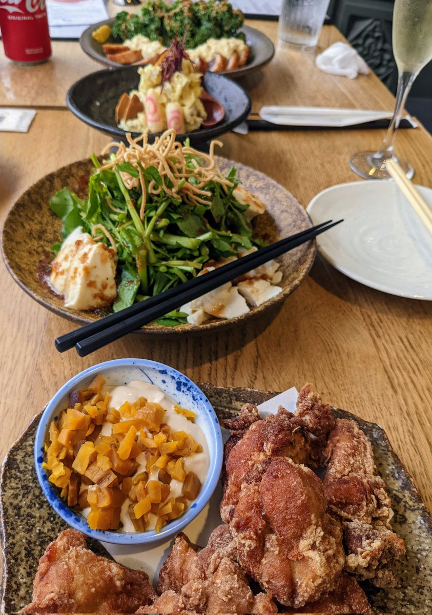 t_yassi's tweet photo. ZIGU 地喰
Hawaiiの食材を使って創作和食を提供するレストラン🍴
特にスイートポテトサラダと近海マグロのアヒカツは名物です✨
アヒのレア感は最高 !
ちなみに、この日のテーブルサーブは某YouTuberさん。
ほんとにいらしてびっくりです☺️
https://t.co/ClQoQfTXIx
#ZIGU #SeasideAve https://t.co/qIWbs8XqG8