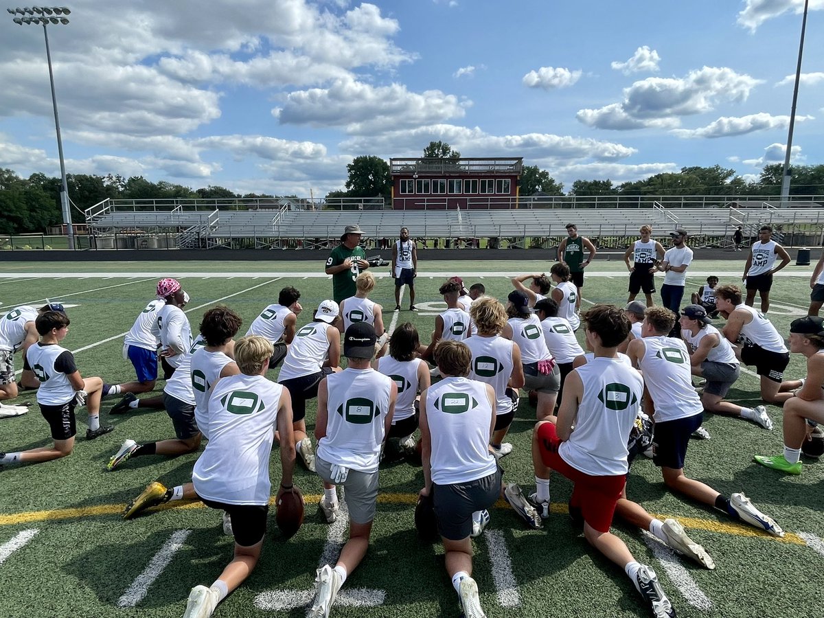 JordanLParish1's tweet photo. Got to turn up the heat with @CoachHo and his son @mikeyho_9 this past weekend at the QB/WR HS Prep Session @MontiniCatholic @JakeBartelson @DemetriusKelli4 https://t.co/zFUcWwEBrb