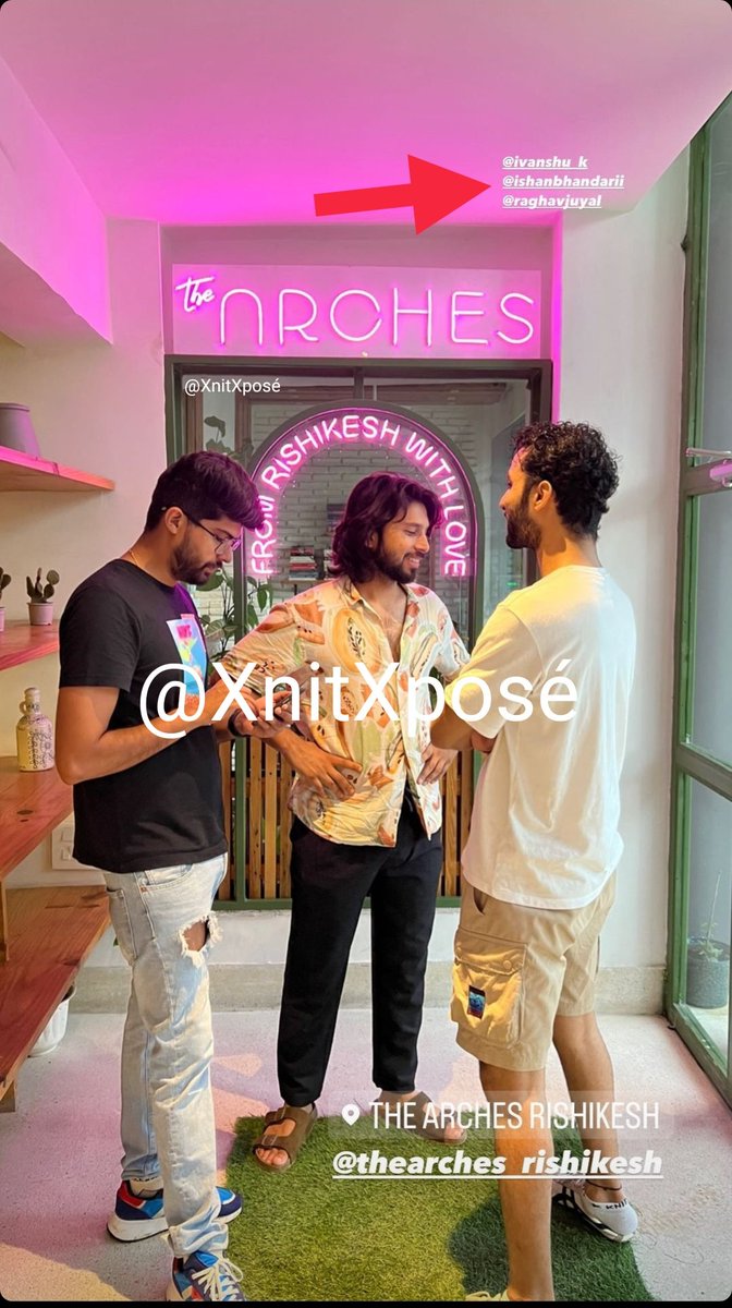 PhoolKhool's tweet photo. @ishehnaaz_gill  haar jaagh #Raghavjuyal  kye sath hai.Same place"s
But together hai dono. sathwala pic, vedio nahi dalti. 
Kitni Chalak lombdi hai yeh..Kahi relationship na bahar aajaye. Delulu. #SIDNAAZ fans🤡ko Chutiyea banati hai🤣

#RagNaaz🥰 https://t.co/LLxVQZU66y
