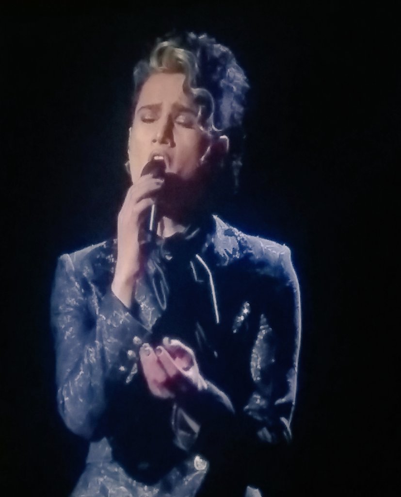 CeballosCarola's tweet photo. ¿Soy la única que todavía no se consuela con la eliminación de #EnzoFerrada #Enzo de la #GranFinalTheVoice #TheVoiceChile #TheVoiceCHV? No lo supero! https://t.co/XODxU5B1o4