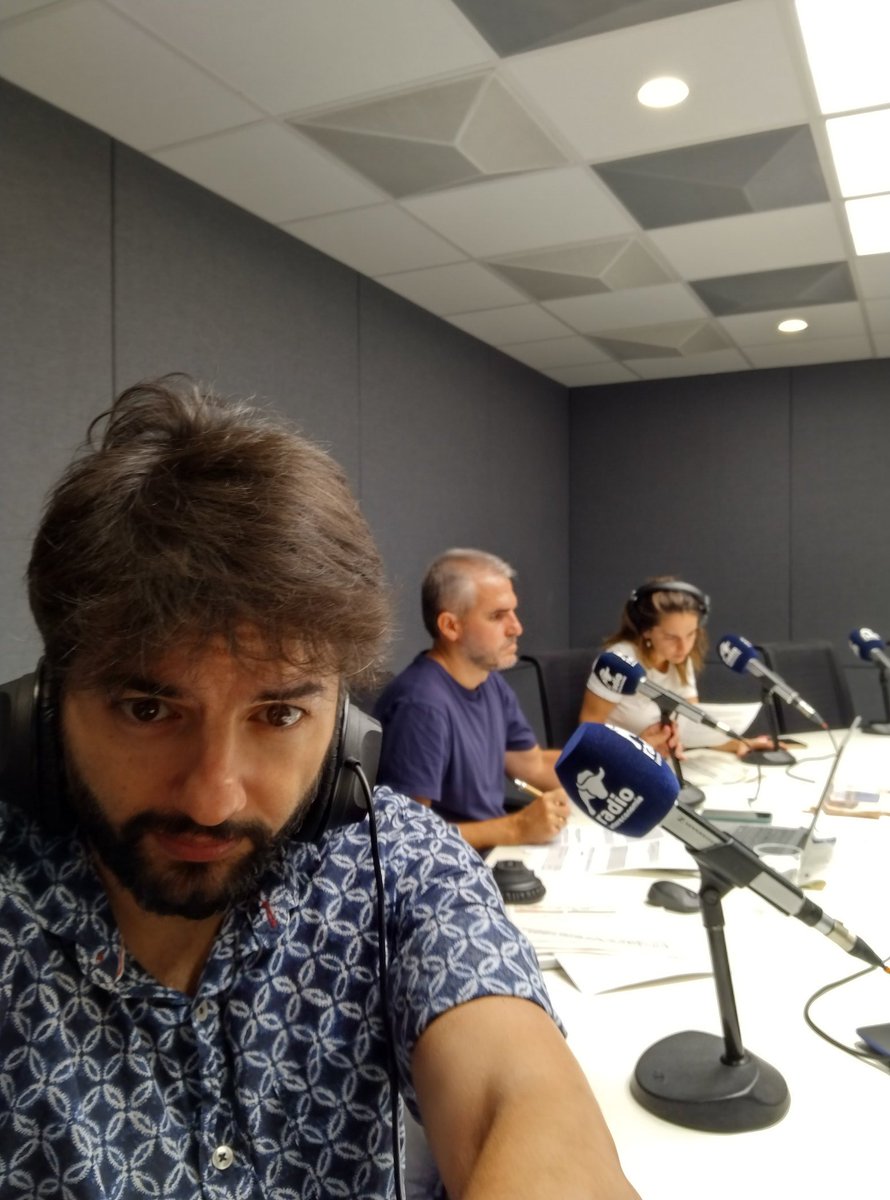 En el Chiringuito
Con <a href="/rubengilm/">Rubén Gil</a> <a href="/elefrai/">Elena Fraile</a> @Pablo_dcea <a href="/EstefaniaMuniz/">Estefanía</a>