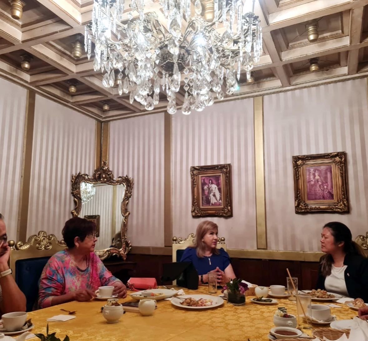 celina_dg's tweet photo. Fructífera reunión con Serena Chan del Ministry of Trade and Industry de Singapur, Canacintra y la Regidora María Isabel Villarreal.
#CedmexPNA
#CanacintraPesca
#Singapur https://t.co/1otMIiwHlB