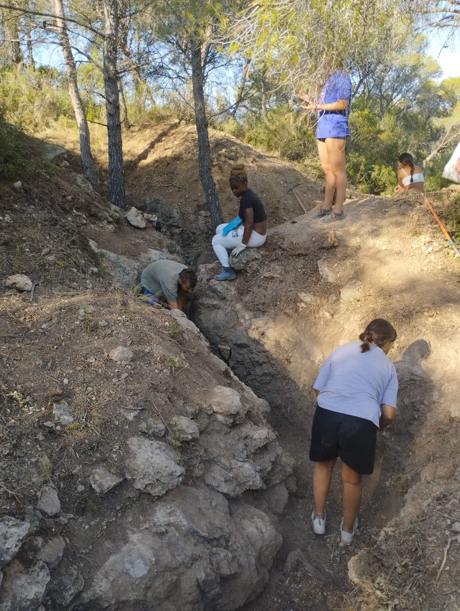 El #CampDeTreballArqueològic '#LaLlevaDelBiberó" ha estat organitzat per la Direcció General de @Joventutcat del Departament de <a href="/dsocialscat/">Drets Socials i Inclusió</a>, la Fundació Escolta @Josep_Carol, el Consorci Espais per la #Memòria de la <a href="/BATALLAEBRE/">Espais de Memòria de la Batalla de l'Ebre - COMEBE</a> i l'Ajuntament de #PinellDeBrai