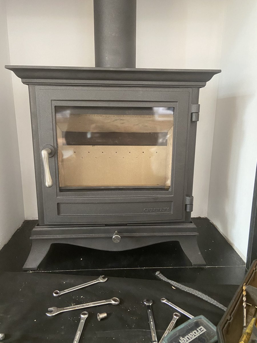 SafeSweep's tweet image. We had to take this white chesney stove back to the unit and shot blast it , repsray it black and carry out a full service incl handles and seals etc -we managed to take it back this afternoon and reconnect it for the client #stoves #Chesney #service #chimneysweep #heatonmoor