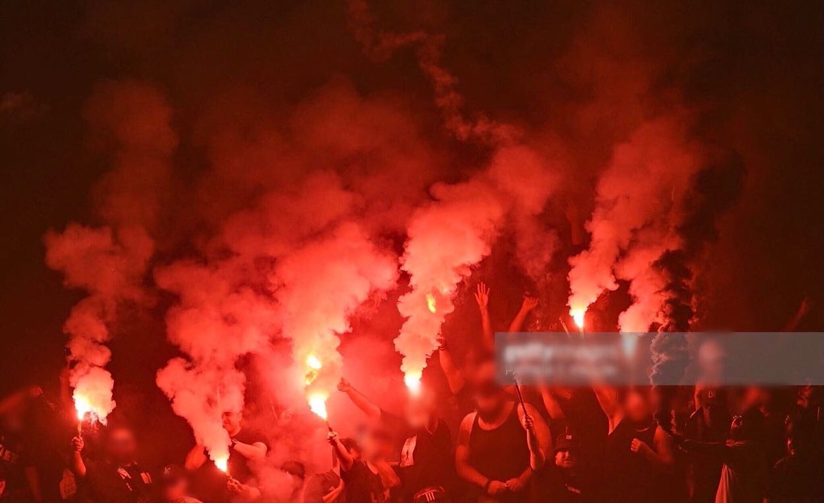 UltrasNA_'s tweet photo. (USA 🇺🇸). 3252 with a great pyroshow during their friendly with Club America tonight. @LAFC3252.

03/07/22.

#LAFC #LAFC3252 #Ultras #MLS https://t.co/zyAoZpegjk