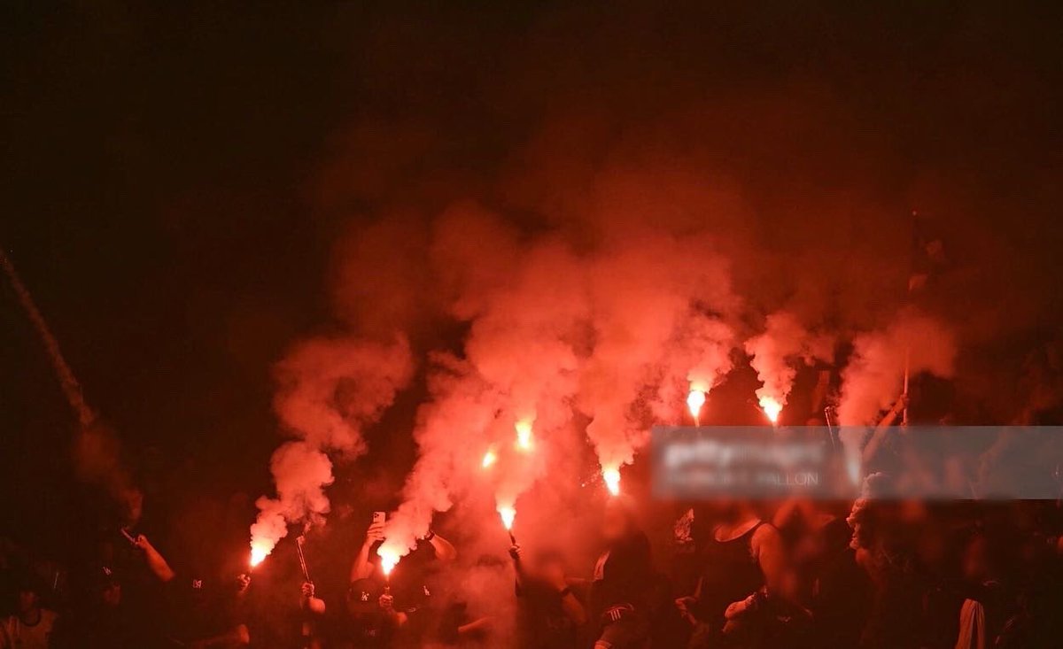 UltrasNA_'s tweet photo. (USA 🇺🇸). 3252 with a great pyroshow during their friendly with Club America tonight. @LAFC3252.

03/07/22.

#LAFC #LAFC3252 #Ultras #MLS https://t.co/zyAoZpegjk