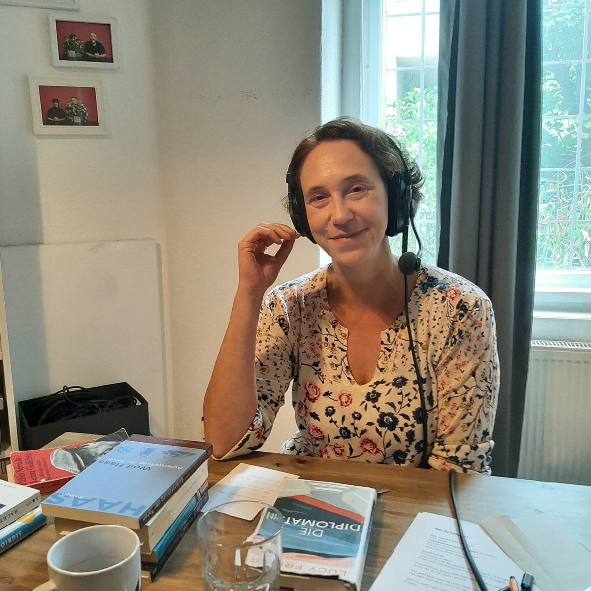 Die neue Folge ist da! Lucy Fricke über ihren Weg zum Schreiben, ihren Arbeitsalltag, ihren neuen Roman "Die Diplomatin" @Ullstein - und über fünf Bücher, die sie geprägt haben. 

Apple apple.co/3nkcQJP
Spotify spoti.fi/32Kchj0

daslesenderanderen.de