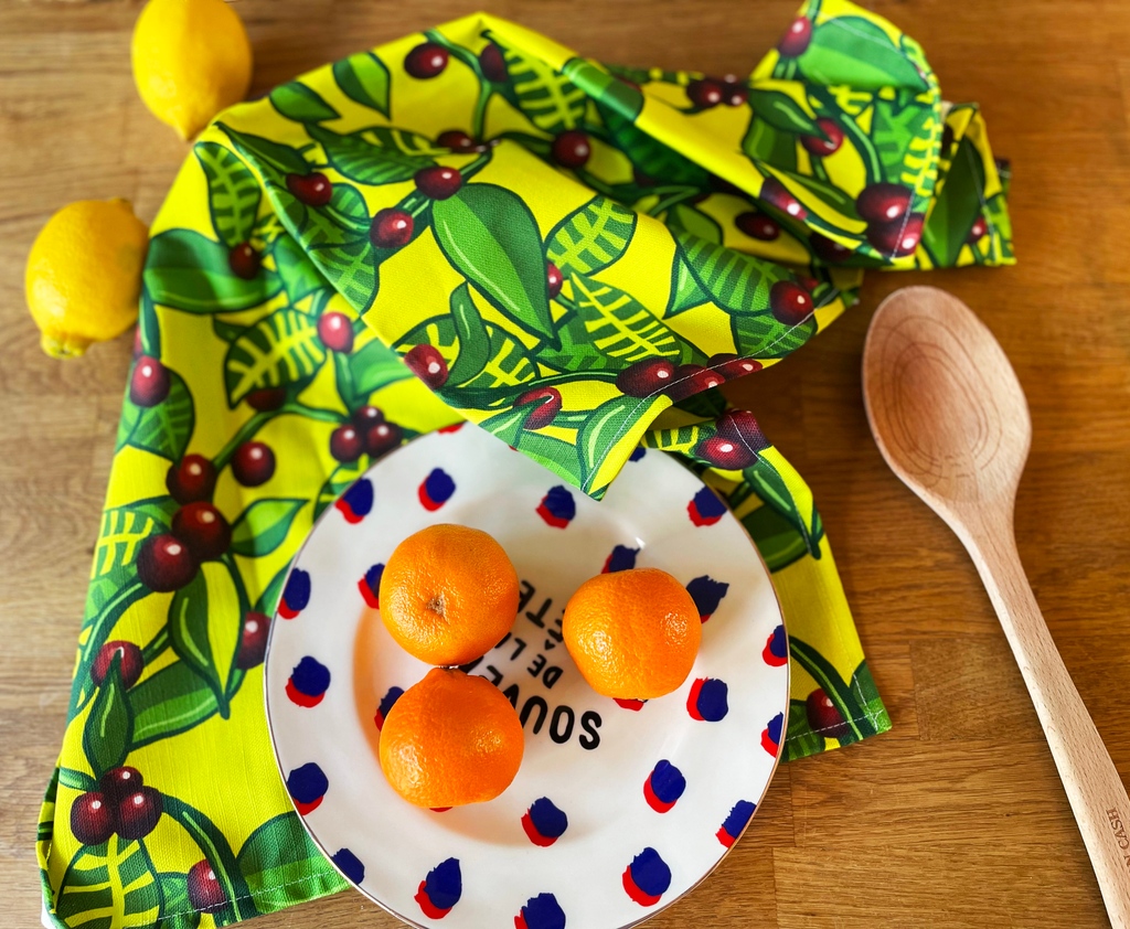 Yesterday was all about Christmas ( yes I know 🙄😵‍💫) and getting a lot of new photos taken. I have a huge bag of product samples that I just haven't had the time to photograph and put up on the website. 🫣 ( which is now down now until September) 
What do you think?
#teatowel