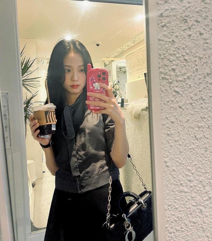 vant395's tweet image. Ve bu mükemmel güzeller güzeli kadıni da atıp gününüzü şenlendirmek isterim💜