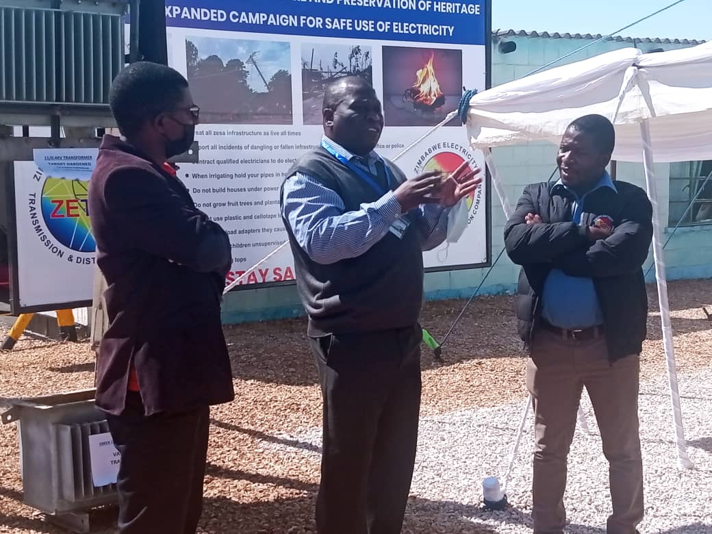 AsterXe_dex's tweet photo. #ZETDC General Manager Northen Region Engineer Dadi tours the #ZETDC exhibition stand at the ongoing Mash West Agric Show ( Chinhoyi). With him is Mr S Wurayayi ( Commercial) & Mr P Mutswiri ( Stakeholder Relations). #SelfSufficientFuture #SmartInnovations.
@ProsperPwm1 @JojMan1 https://t.co/JjOT5zwLG0