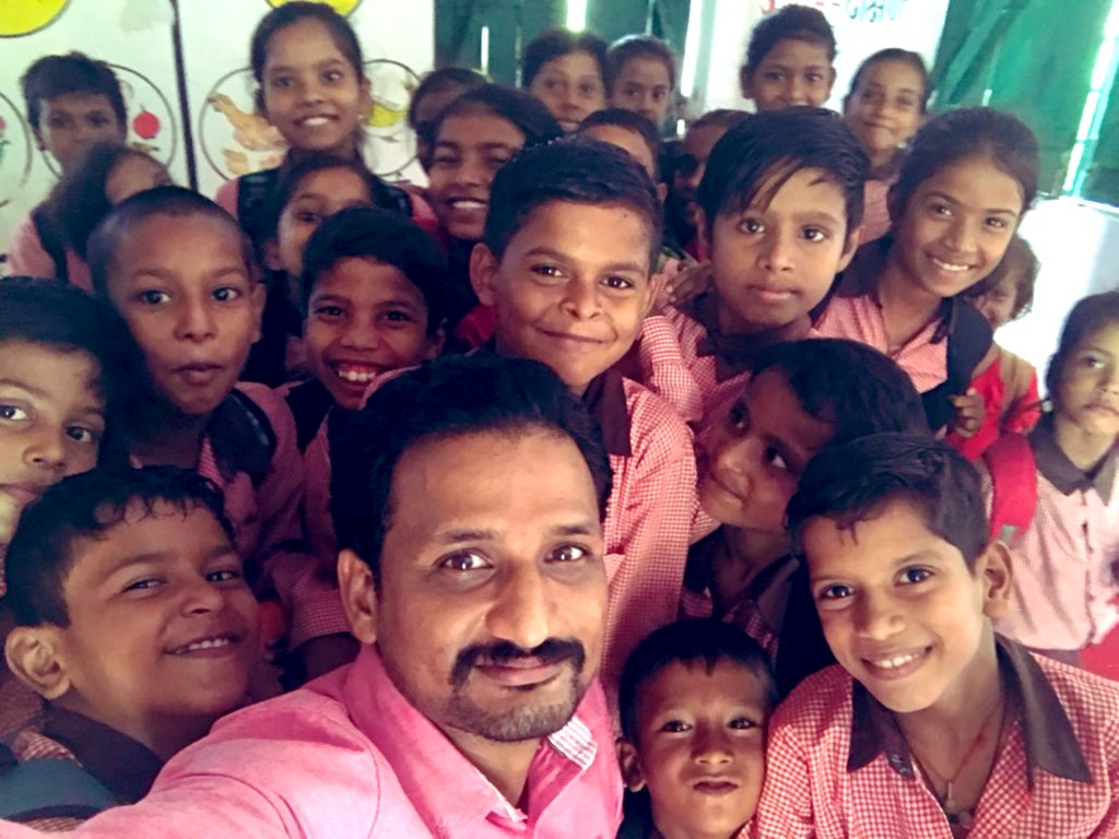 एक सेल्फ़ी तो बनती है, मासूम और सच्चे हँसी के साथ……..
<a href="/abrsmbharat/">ABRSMBHARAT</a> @rsmup_tweet