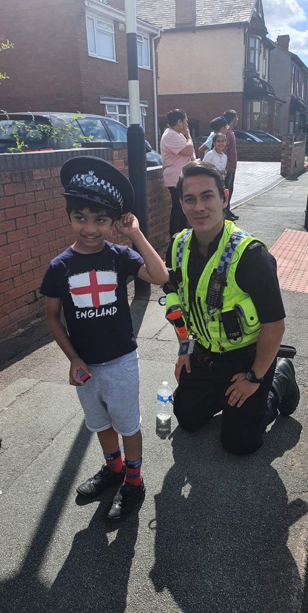 WY Police Specials (@wyp_specials) on Twitter photo Fantastic community engagement from our officers whilst patrolling at the #CommonwealthGames2022 <a href="/WYP_LeedsSC/">Leeds Special Constabulary</a> @SYP_DCO <a href="/WYP_WDSpecials/">Wakefield Special Constabulary</a> <a href="/WYP_CDSpecials/">Calderdale Special Constabulary</a> @WYP_8011Chapman <a href="/CG2022_WMP/">West Midlands Police Commonwealth Games 2022</a> Fantastic community engagement from our officers whilst patrolling at the #CommonwealthGames2022 <a href="/WYP_LeedsSC/">Leeds Special Constabulary</a> @SYP_DCO <a href="/WYP_WDSpecials/">Wakefield Special Constabulary</a> <a href="/WYP_CDSpecials/">Calderdale Special Constabulary</a> @WYP_8011Chapman <a href="/CG2022_WMP/">West Midlands Police Commonwealth Games 2022</a>