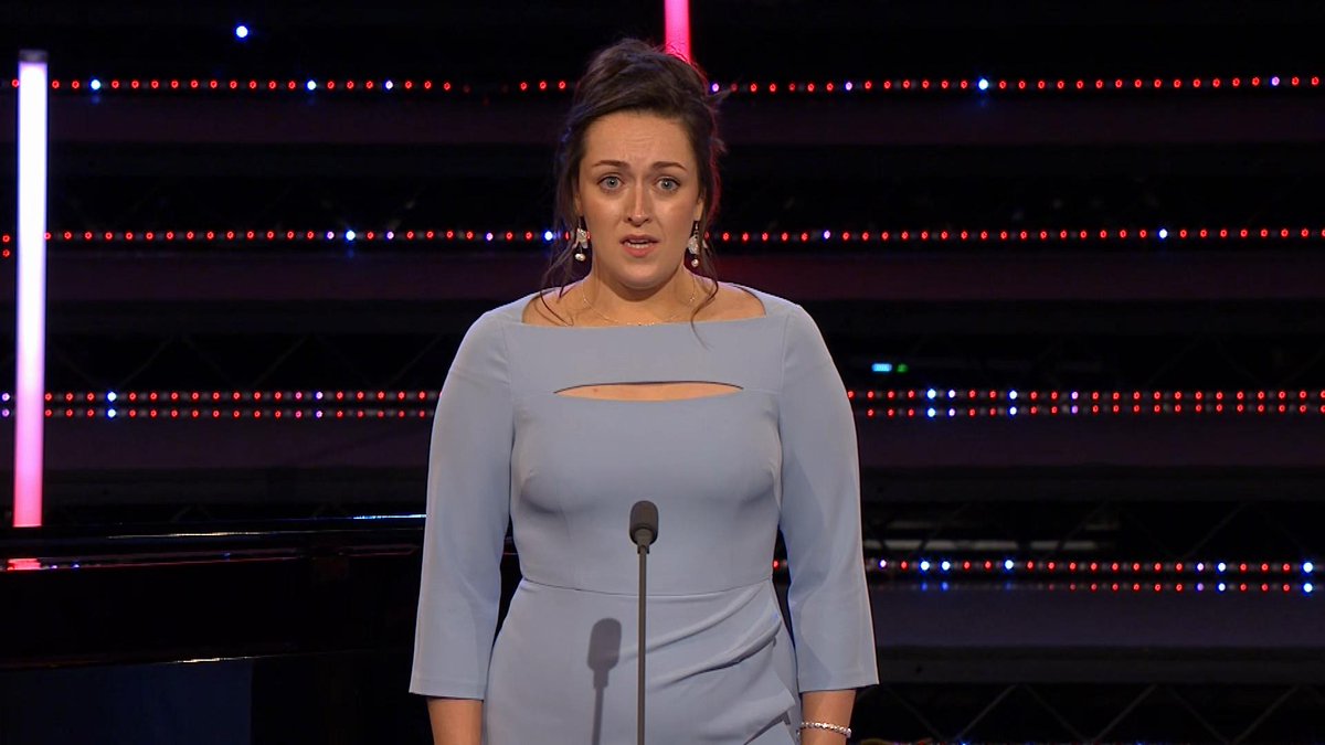 Dyma Eiry Price o Bwllheli yn canu yn y gystadleuaeth Unawd Soprano 25 oed a throsodd.

Gwyliwch bopeth sy'n digwydd ar y brif lwyfan yn fyw ar ein ffrwd. 👇

bbc.in/3Snumfb