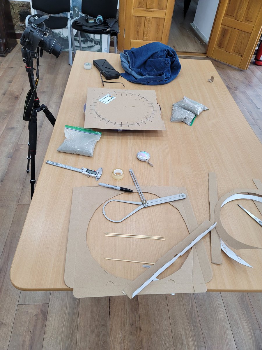 BoneDecipherer's tweet photo. MacGyvered a 📸 photogrammetry 📸 setup for the Piața Cetății collection that I've had the privilege to work with via @RivDomBioarch here in Baia Mare, Romania. 📎🧶🪄 Will it work? We will find out! https://t.co/LU5LyfGL2H