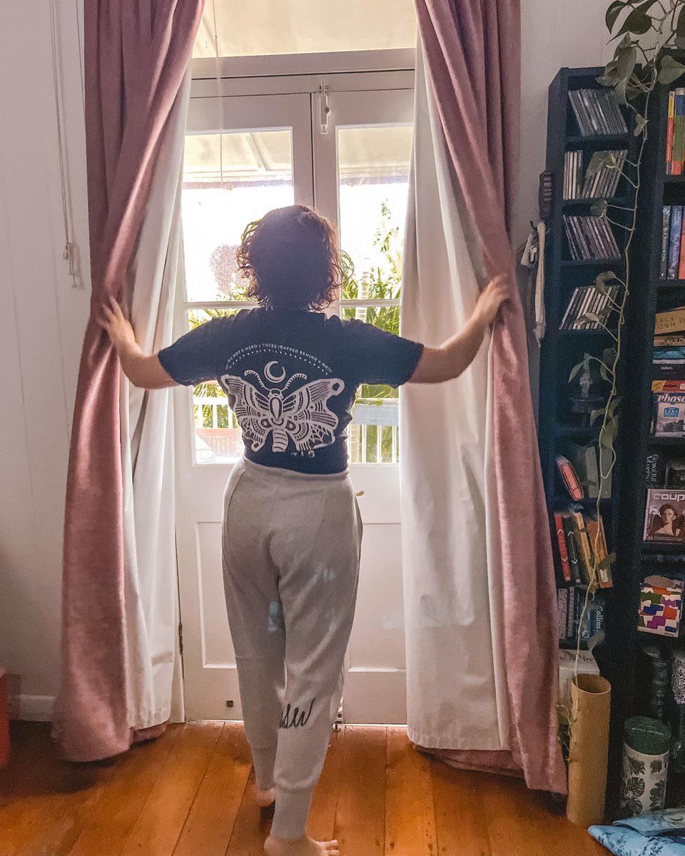 EducateEbony's tweet image. It's a new day, so break out those headphones and dive deep into the album Ian Kenny of @karnivool recommended: Superunknown by @soundgarden. 

podlink.to/EducateEbonyPo… 

#listeningnotes #educateebony