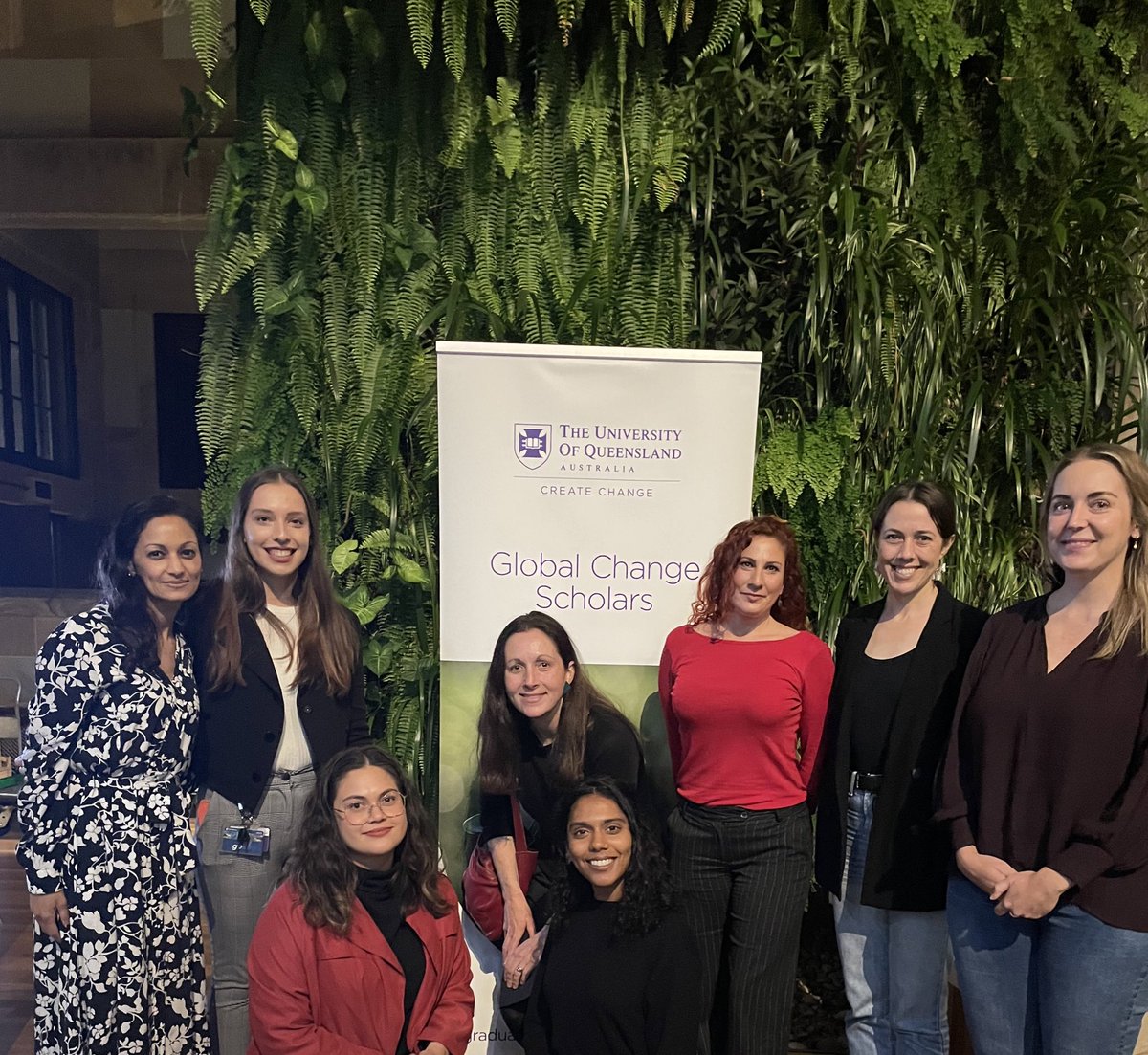 After 7 months of hard work my amazing team has finally completed our Global Change industry project! Such a wonderful opportunity to work with @MDA_qld on identifying emerging drivers of forced migration. <a href="/GCITweet/">UQ Global Change</a>  @NaomiFillmore <a href="/Kelly_Dcunha/">Kelly D'cunha (she/her)</a> @LCarpenterPhD