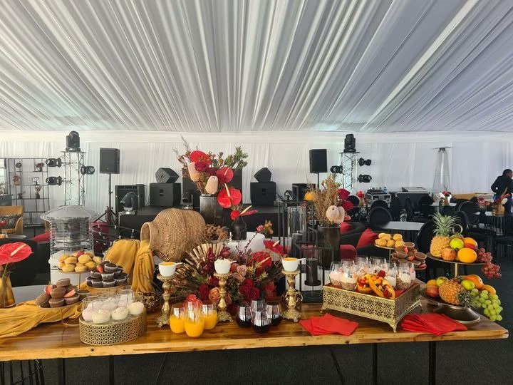 womenofnote_sa's tweet photo. It's #womensmonth and we celebrate all the noteworthy women, one such is Kamo Thole from KaKgo Catering 💪🏽strong 💫💖 magical 😍 beautiful #womenofnote2022 #mayibuye #august #won22 #TbT 
.
.
. https://t.co/w3MobXmQ50
