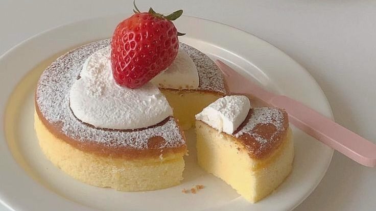 In the mood for some cute strawberry desserts  💭🍓🍰