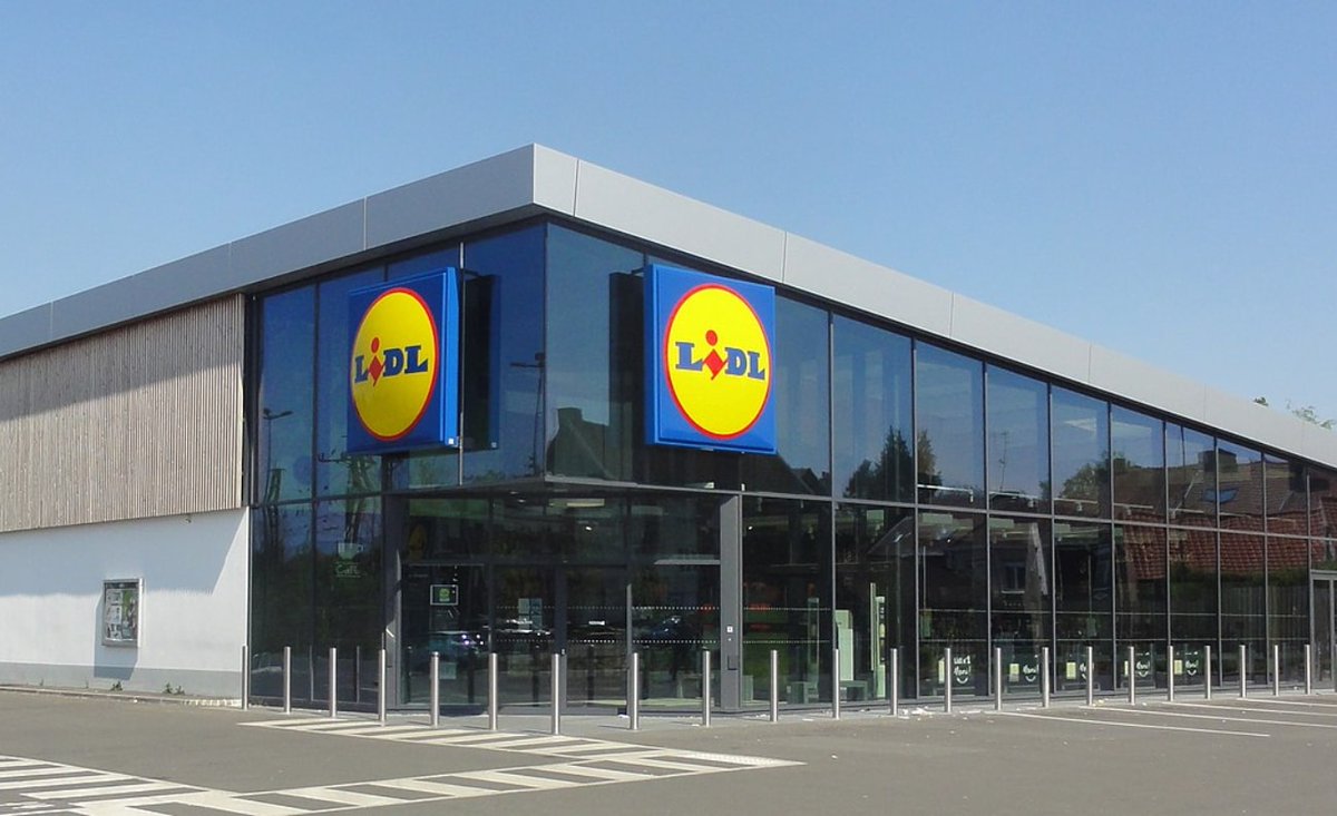 TVREZE's tweet photo. Lidl : le supermarché à bas prix qui rend les achats abordables https://t.co/lZtf1Qidou https://t.co/i5TPw1n1Mu