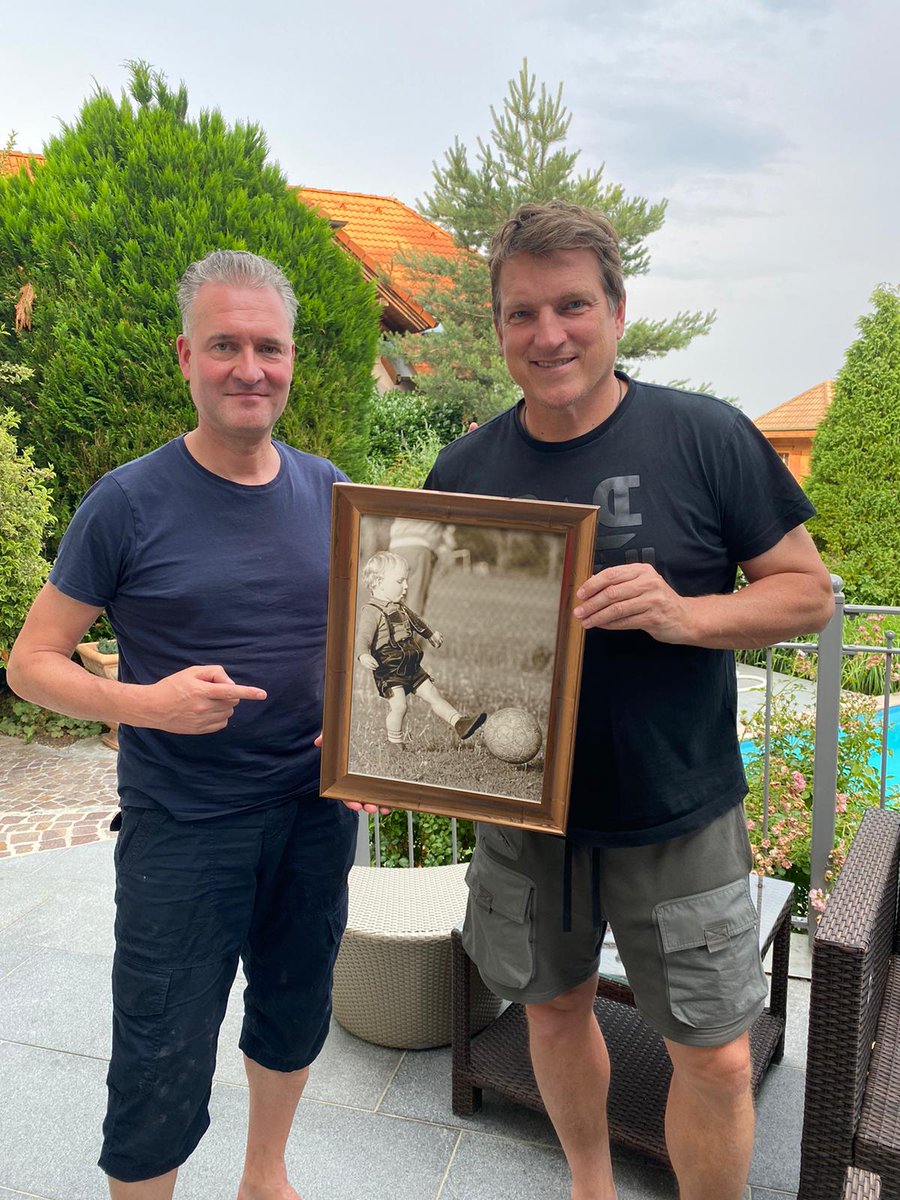 coachkickman's tweet photo. @AHildebrandt70 @herzerl10 @oefb1904 @OEFBL @peterlindenlive @WORTBegegnung Genau, Urvertrauen... die ersten sechs Jahre sind hier entscheidend. Daher konnte @herzerl10 auch von Anfang an sein Talent leben und leicht aufspielen - weil das Umfeld passte, er Unterstützer in seinen Eltern hatte, die ihn förderten und forderten!!! Mit Herz und Schmäh... https://t.co/409b3Mim8T