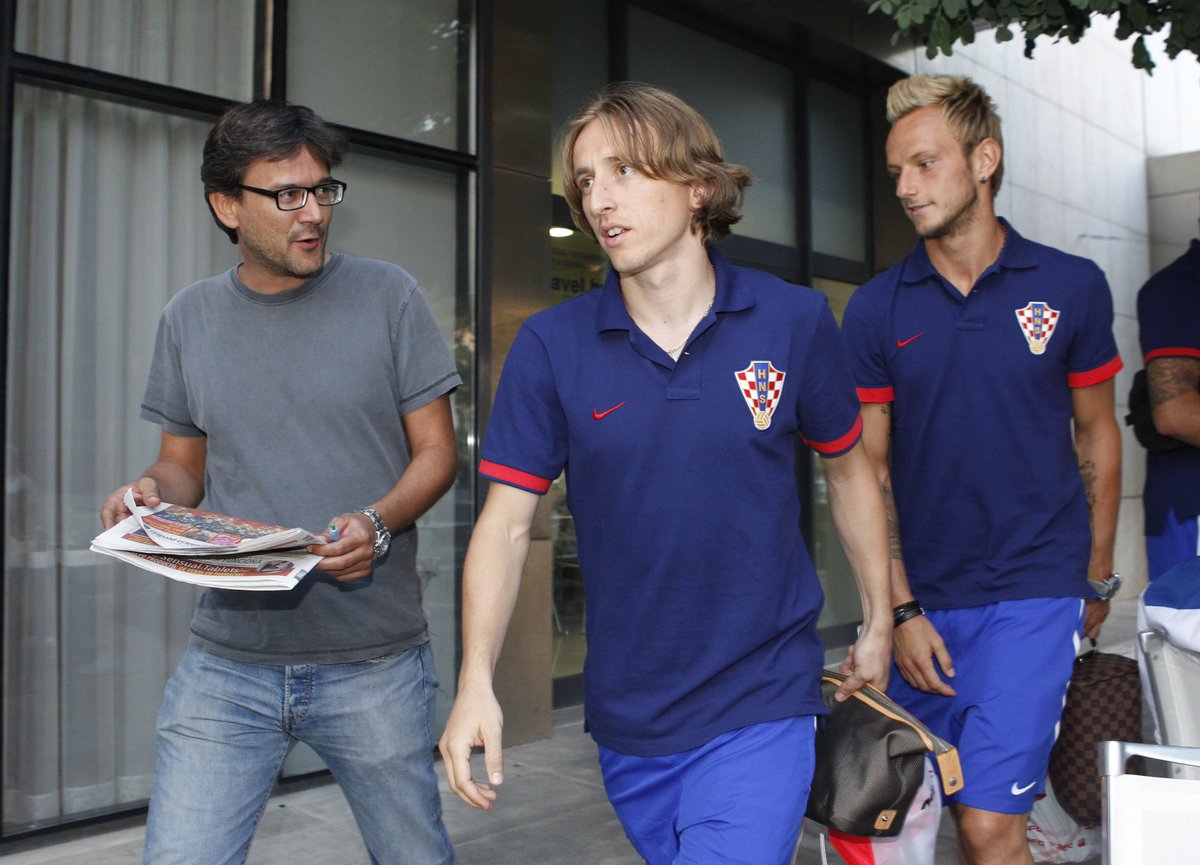 Han pasado diez años desde aquel verano en el que <a href="/lukamodric10/">Luka Modrić</a> me regateó tantas veces... Fueron días muy difíciles para él, pero todo salió bien y fichó por el Madrid.
as.com/opinion/el-leg… vía <a href="/diarioas/">Diario AS</a>
