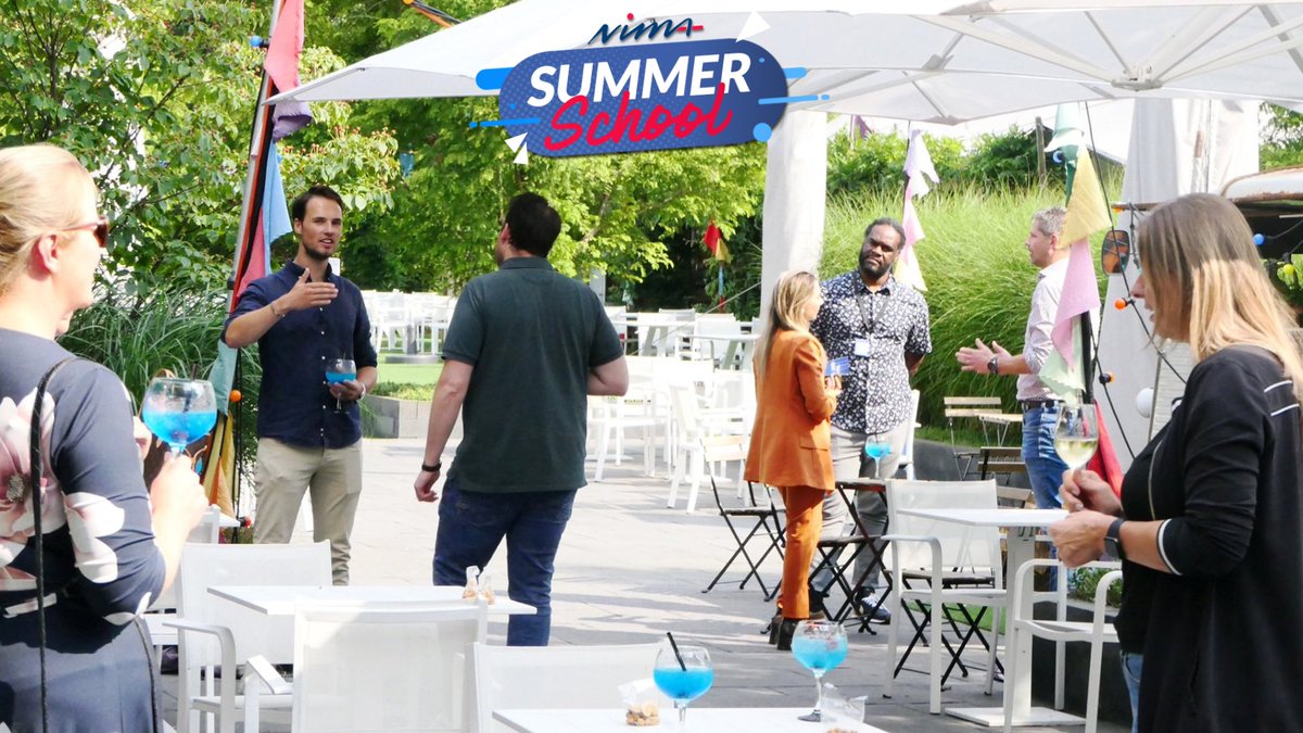 𝐇𝐚𝐚𝐥 𝐡𝐞𝐭 𝐦𝐚𝐱𝐢𝐦𝐚𝐥𝐞 𝐮𝐢𝐭 𝐣𝐞 𝐳𝐨𝐦𝐞𝐫!
Met de NIMA Summer School spijker jij binnen no-time je kennis bij. Of het nou gaat om verdieping, breedte of actualisatie, onze Summer School van 15 t/m 31 augustus in het NBC in Nieuwegein biedt het je allemaal. 🙌