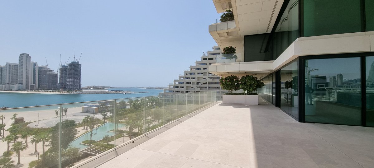 UltimateHabibty's tweet photo. FOR SALE
One on The Palm Dubai 🌴 
Duplex
4Br
10th floor 
Total area: 7,172 SQFT
Internal area: 4,423 SQFT
External area: 2,749 SQFT
Sea View
Parking for 3 cars
64,552,000 AED
18,000,000 USD https://t.co/9x8U5uFUWw