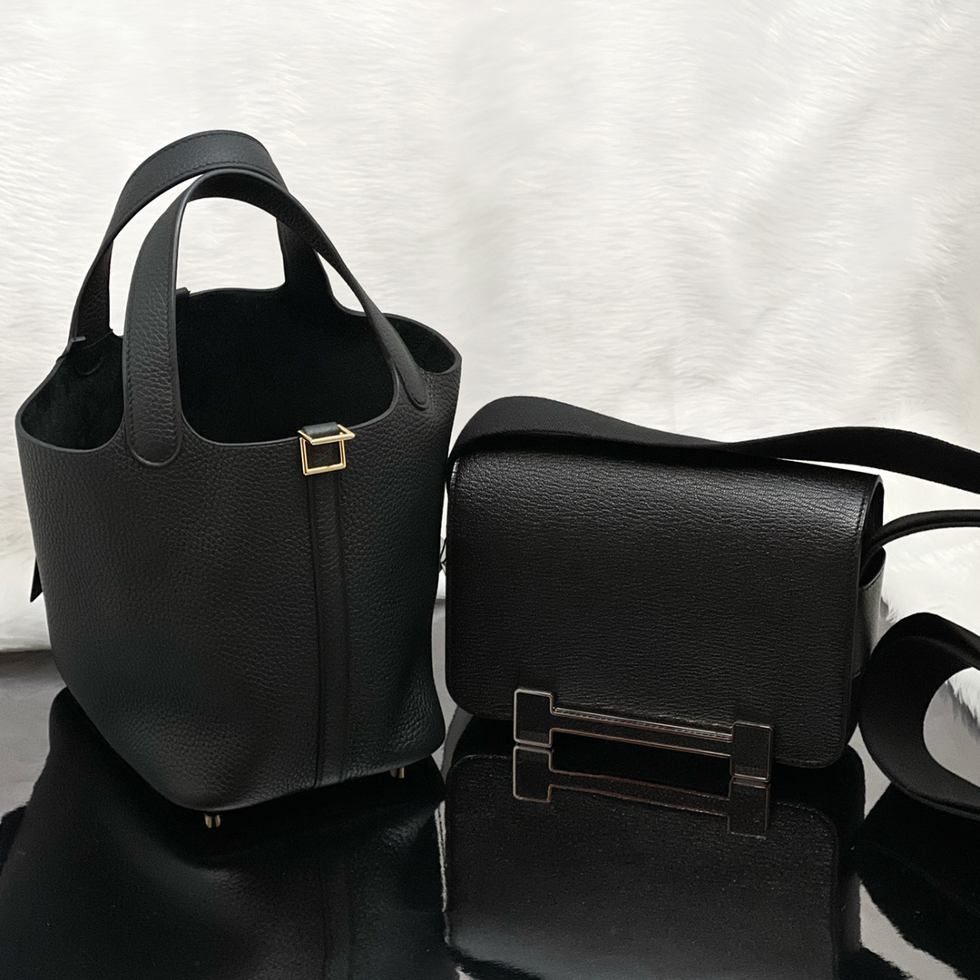 staple black bags, the must have in your wardrobe! tap on our posts for more info on our bags, you will find out this Picotin is brand new and comes as a full set. 😇

#hermes #hermesgreta #picotin18 #hermesblack #hermespicotin  #bagstagram #bag #baggage #travels