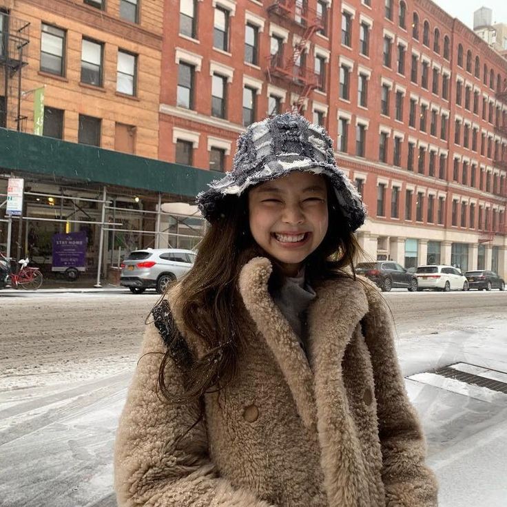 rowzey31's tweet photo. i want to see those smile again, that squishy cheeks with a gummy smile. 

WE ARE SO PROUD OF YOU JENNIE
GET WELL SOON JENNIE

#JENNIE #제니 https://t.co/Vs4ddqyxUp
