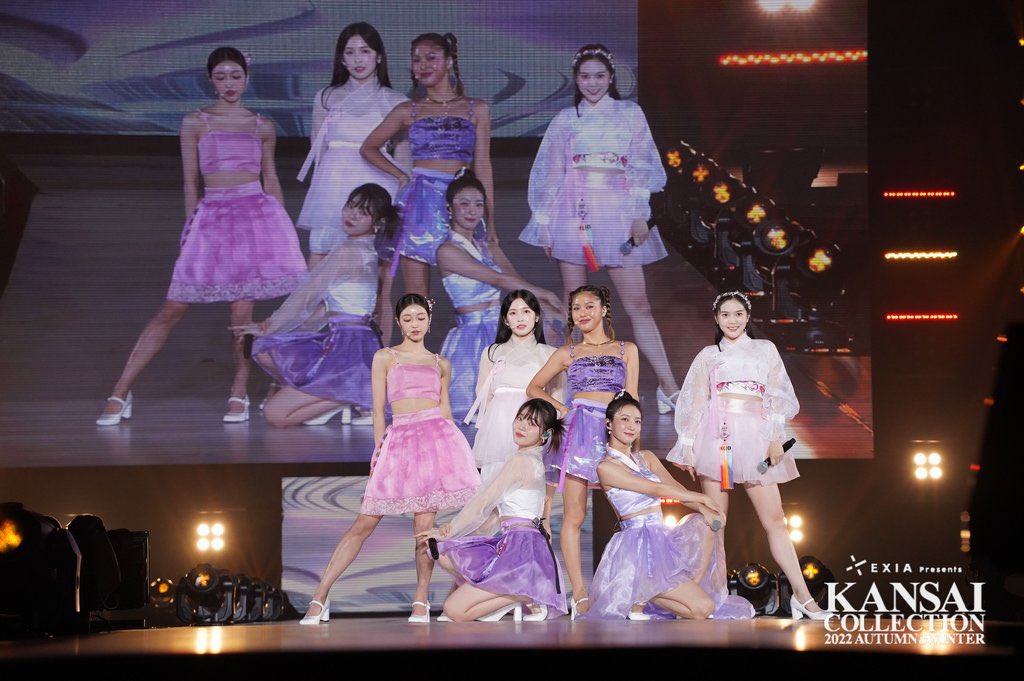 WMOMG_ID's tweet photo. [PRESS PHOTO] Oh My Girl attending largest fashion show in Japan, Kansai Collection, perform wearing hanbok.

#OHMYGIRL #오마이걸 @8_OHMYGIRL https://t.co/py0nCB3ReU