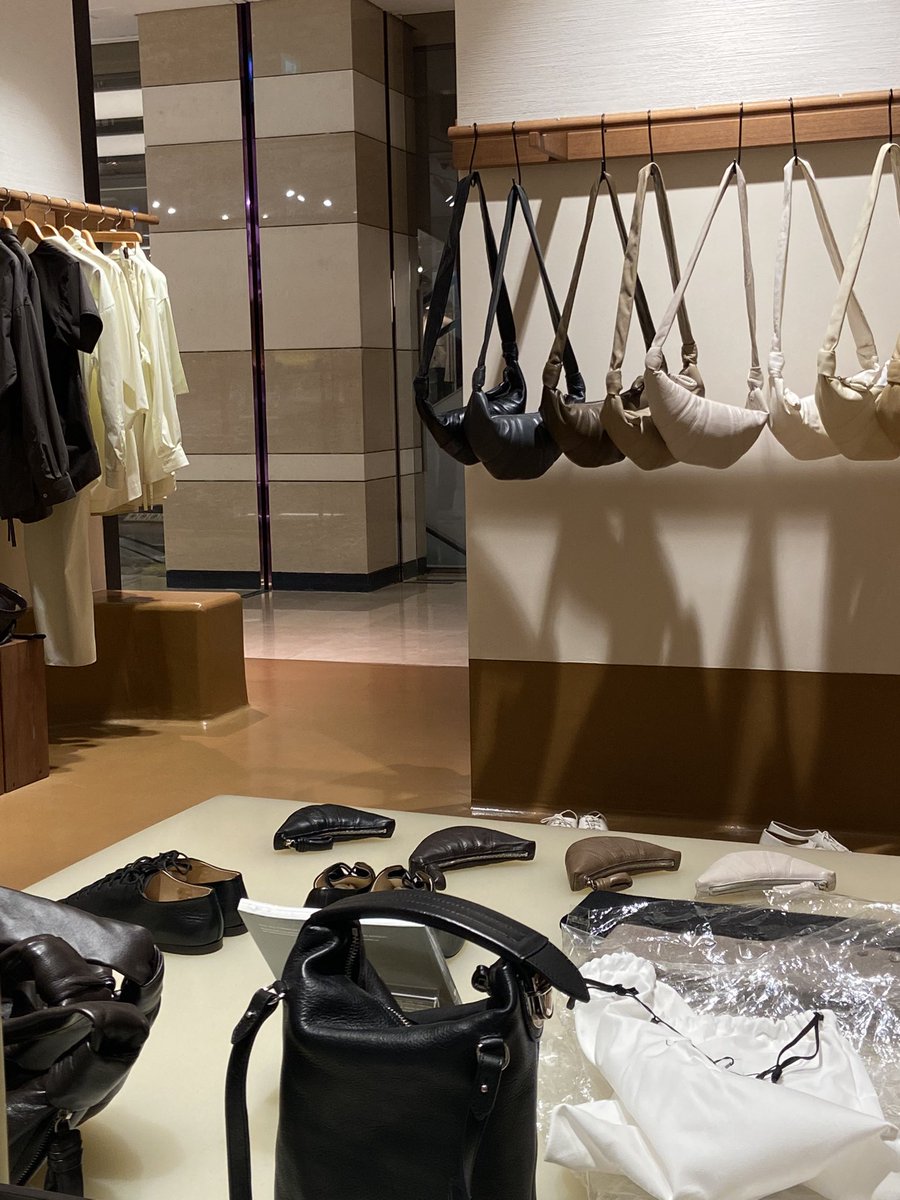 secondzero22's tweet image. 헤헤헤헤 소원 성취 👛