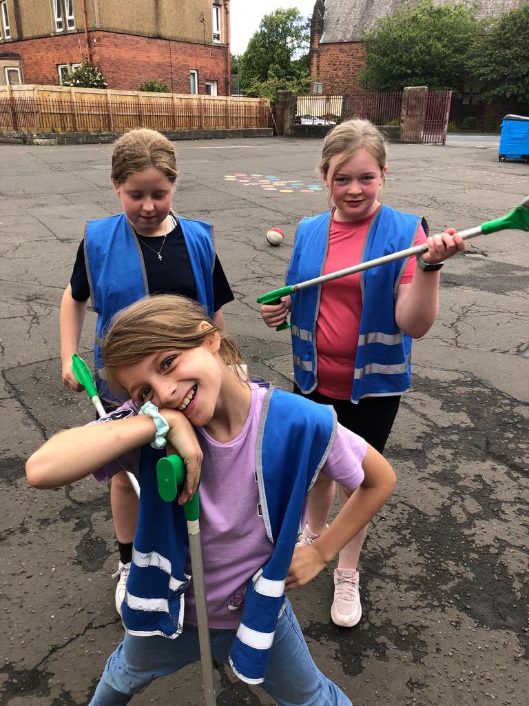 Connect2oosc's tweet image. Well done to our children for doing a litter pick in the local community 🗑🚮