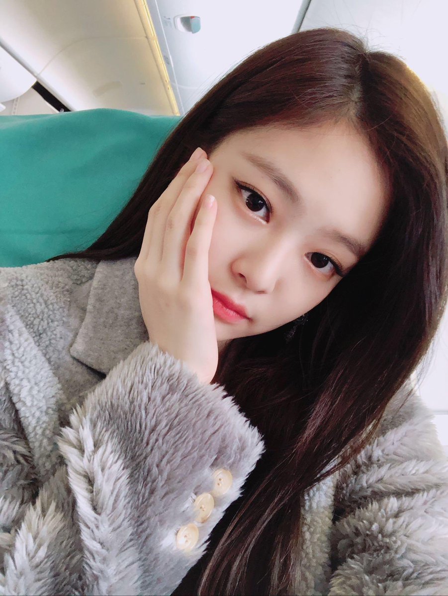 Sayang ku kamu yang sehat" yaa
Jangan sakit" jangan terluka" lagi :( 
Love you my jenjen 😘
GET WELL SOON JENNIE
WE ARE PROUD OF YOU JENNIE