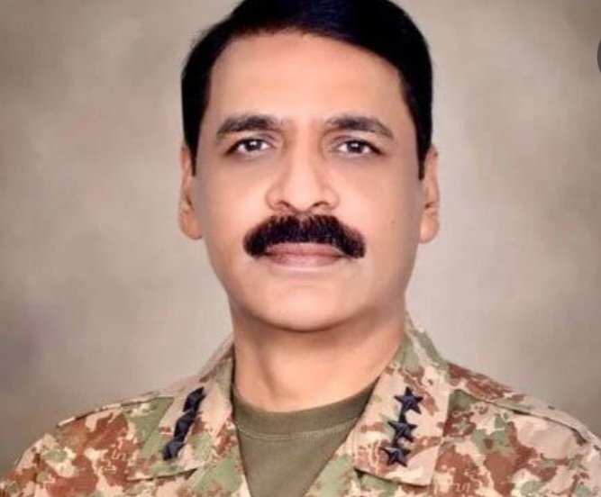 Mir_Iftikhar_IK's tweet photo. I think most loving general in Pakistan &amp; famous or well known army personal in subcontinent @peaceforchange #AsifGhafoor #PakistanArmy #corpscommanderquetta https://t.co/AigQRI8yRg