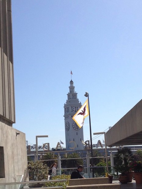 urbanlifesigns's tweet image. 1915 and San Francisco&apos;s current official flag. #EmbarcaderoCenter