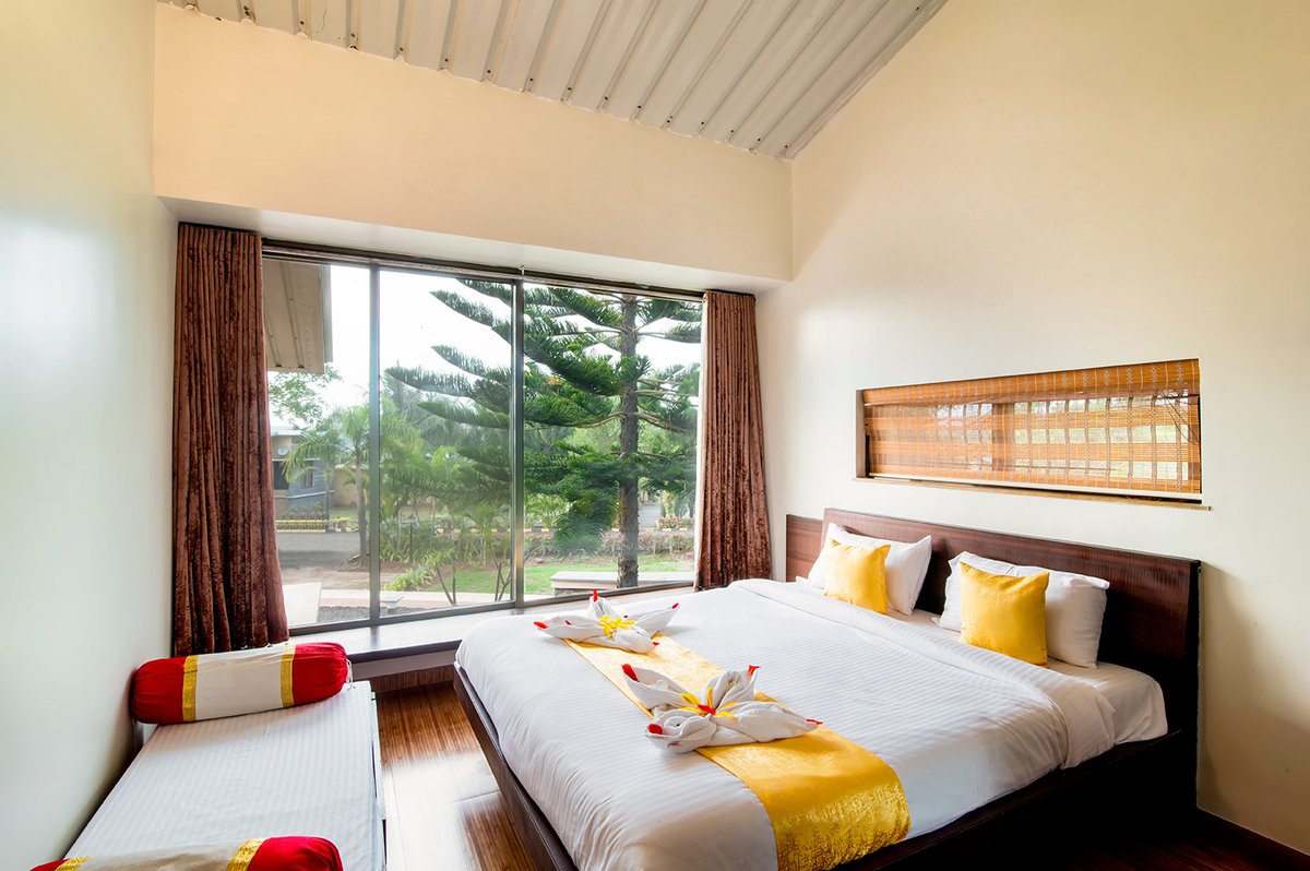 breakationtrips's tweet photo. Always take the scenic route...Book your staycation today!
•
2.5 BHK Exclusive villa@ ₹ 11,500 / night
in Nashik ↝ BT Betwa
•
CALL US: +91 85912 97379
•
CLICK HERE: https://t.co/iCarQjRLkT
•
•
#breakationtrips #onceuponamile #staycation #vacation #villawithpool #nashik https://t.co/d7tLc2EabV