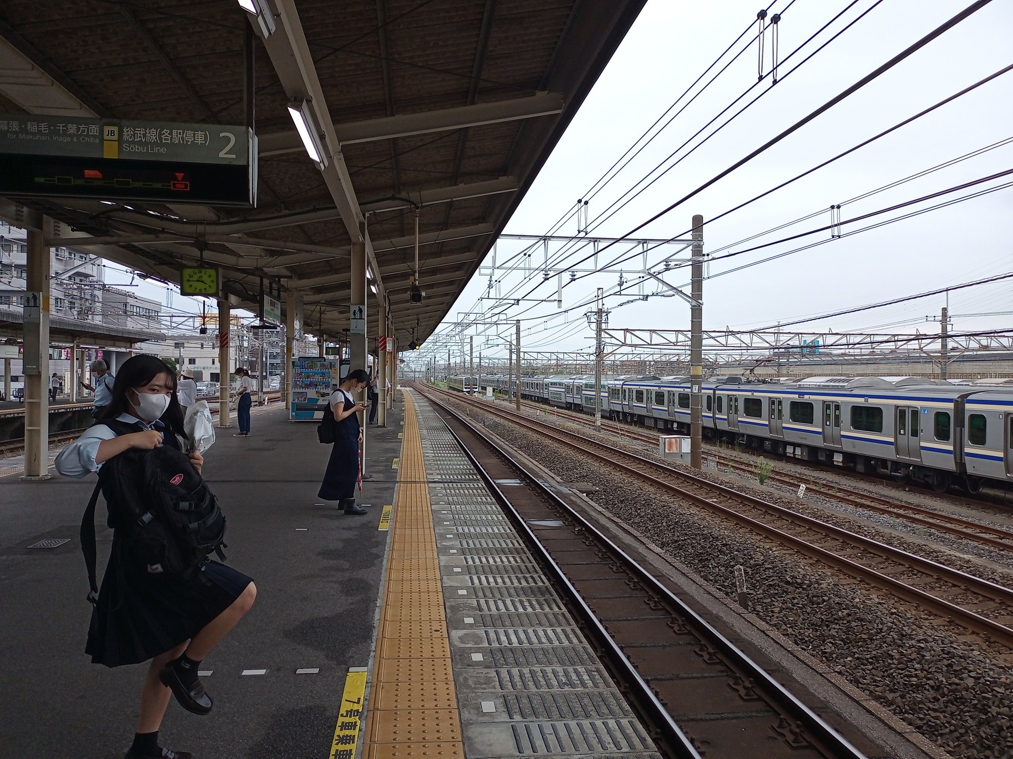 もくもく 一見地味だけど車庫あるし良い駅 花屋の科白がいいね T Co Zgcdvfntrf Twitter