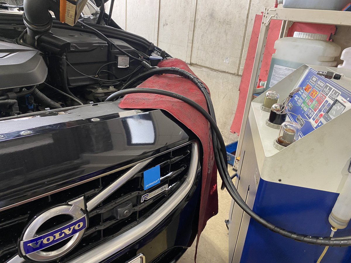 ysgarage's tweet photo. 久々の更新。

トルコン太郎圧送交換のお問い合わせとご利用がここ最近格段に増加。

ボルボS60
平成24年
走行距離61,000km
DBA-FB4164T
❗️走り出しのジャダー
❗️変速ショックあり
❗️全体的な走りの違和感

✨DCTオイル圧送交換後、不調は全て解消しました😄 https://t.co/kzS9qI1XAK
