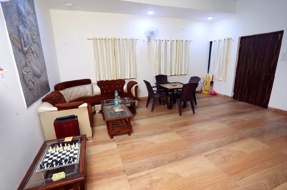 breakationtrips's tweet photo. Let’s go to explore magical places...Book your staycation today!
•
4 BHK Exclusive villa@ ₹ 15,000 / night
in Lonavala ↝ BT Bhagirathi
•
CALL US: +91 85912 97379
•
CLICK HERE: https://t.co/5hUqsE0tvf
•
•
#breakationtrips #onceuponamile #staycation #villawithpool #lonavala https://t.co/jODPMOcLHc