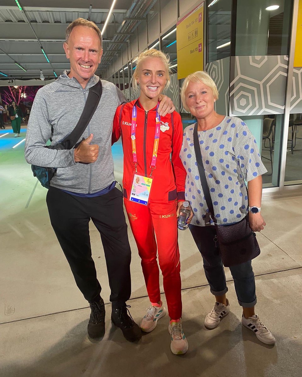 Samantharrison9's tweet photo. Wow.. well that was PHENOMENAL🙈🤯I’ve never experienced such an incredible crowd like that, it was something special. Super happy with my performance last night to come 6th place with a new PB, in my first major championship competing against some of the worlds best 🌍 https://t.co/6RNOv9vMca
